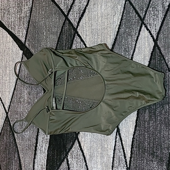 MOSSIMO ONE-PIECE V-NECK CROCHET SWIMSUIT - Picture 8 of 12